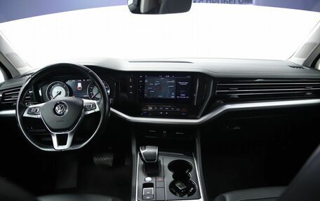 Volkswagen Touareg III, 2019 год, 3 950 000 рублей, 15 фотография