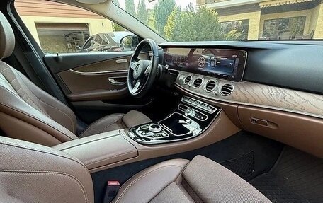 Mercedes-Benz E-Класс, 2018 год, 2 100 000 рублей, 5 фотография