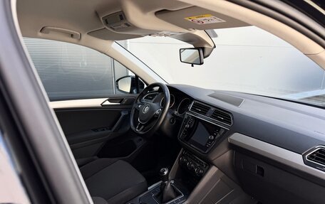 Volkswagen Tiguan II, 2019 год, 2 320 000 рублей, 30 фотография