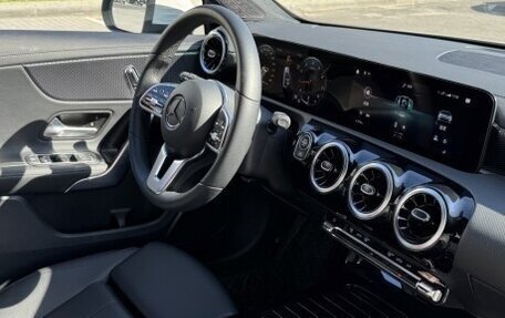 Mercedes-Benz A-Класс, 2023 год, 2 400 000 рублей, 10 фотография