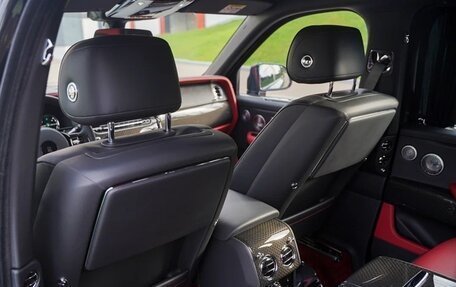 Rolls-Royce Cullinan, 2021 год, 35 000 000 рублей, 27 фотография
