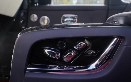 Rolls-Royce Cullinan, 2021 год, 35 000 000 рублей, 23 фотография