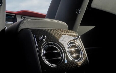 Rolls-Royce Cullinan, 2021 год, 35 000 000 рублей, 16 фотография