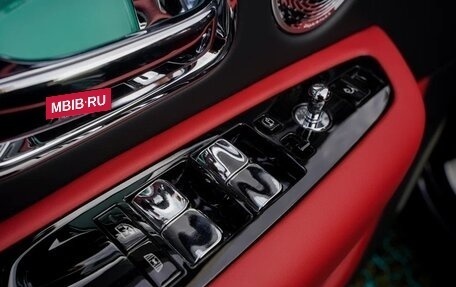 Rolls-Royce Cullinan, 2021 год, 35 000 000 рублей, 17 фотография