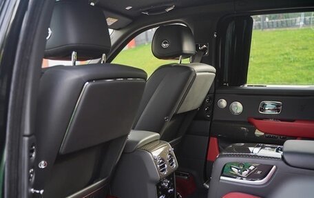 Rolls-Royce Cullinan, 2021 год, 35 000 000 рублей, 31 фотография