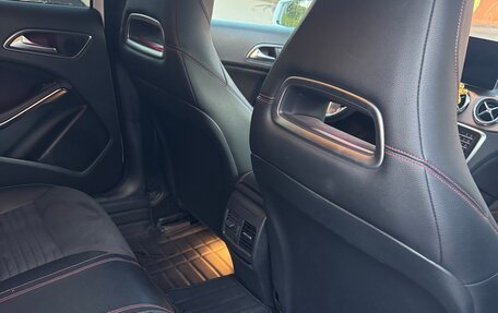 Mercedes-Benz GLA, 2019 год, 3 000 000 рублей, 16 фотография