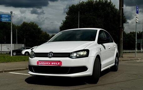 Volkswagen Polo VI (EU Market), 2013 год, 800 000 рублей, 2 фотография