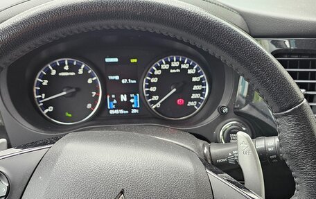 Mitsubishi Outlander III рестайлинг 3, 2018 год, 3 300 000 рублей, 1 фотография