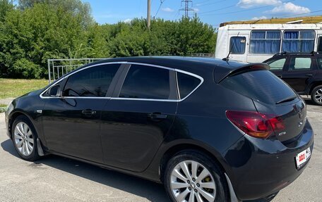 Opel Astra J, 2010 год, 600 000 рублей, 3 фотография