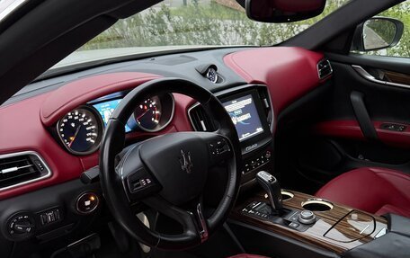 Maserati Ghibli, 2018 год, 3 800 000 рублей, 4 фотография