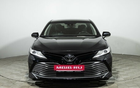 Toyota Camry, 2018 год, 2 390 000 рублей, 2 фотография