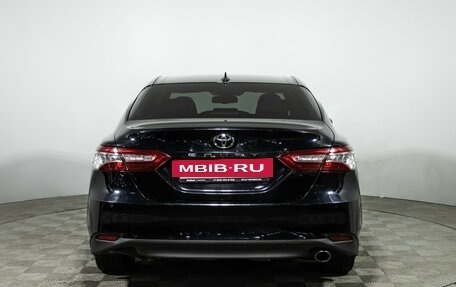 Toyota Camry, 2018 год, 2 390 000 рублей, 7 фотография