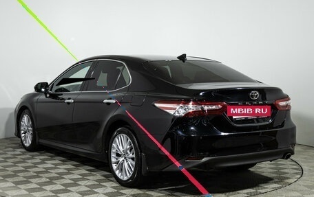 Toyota Camry, 2018 год, 2 390 000 рублей, 8 фотография