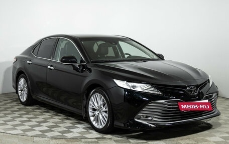 Toyota Camry, 2018 год, 2 390 000 рублей, 3 фотография