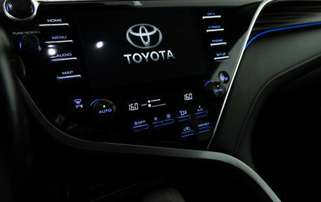 Toyota Camry, 2018 год, 2 390 000 рублей, 20 фотография