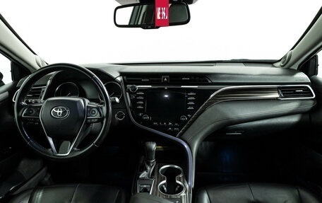 Toyota Camry, 2018 год, 2 390 000 рублей, 14 фотография