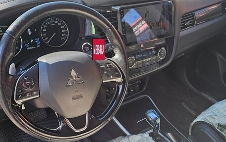 Mitsubishi Outlander III рестайлинг 3, 2018 год, 3 300 000 рублей, 4 фотография