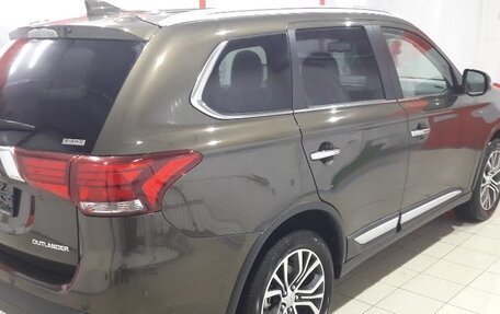 Mitsubishi Outlander III рестайлинг 3, 2018 год, 3 300 000 рублей, 16 фотография
