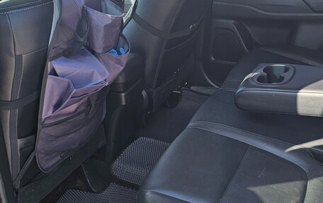 Mitsubishi Outlander III рестайлинг 3, 2018 год, 3 300 000 рублей, 15 фотография