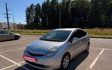 Toyota Prius, 2011 год, 845 000 рублей, 2 фотография