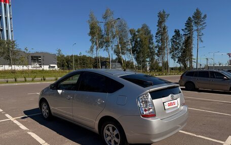 Toyota Prius, 2011 год, 845 000 рублей, 3 фотография