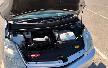 Toyota Prius, 2011 год, 845 000 рублей, 10 фотография