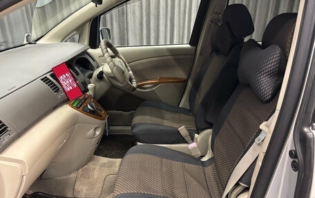 Toyota ISis I, 2010 год, 1 090 000 рублей, 14 фотография