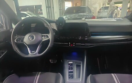 Volkswagen Golf VIII, 2023 год, 1 780 000 рублей, 2 фотография