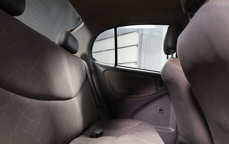 Toyota Platz, 2002 год, 250 000 рублей, 16 фотография