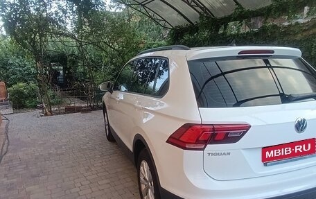 Volkswagen Tiguan II, 2018 год, 2 440 000 рублей, 1 фотография