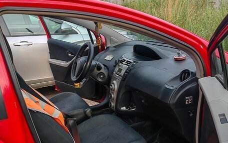 Toyota Yaris III рестайлинг, 2008 год, 600 000 рублей, 3 фотография