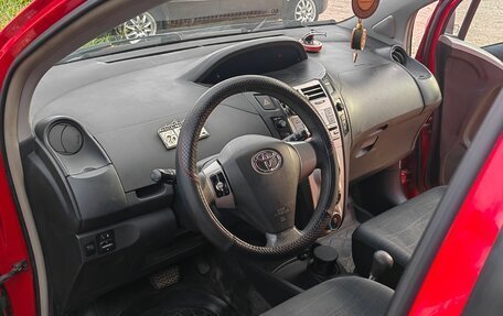 Toyota Yaris III рестайлинг, 2008 год, 600 000 рублей, 6 фотография