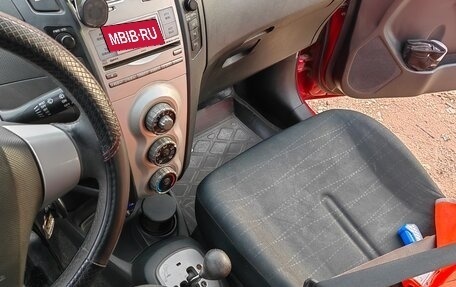 Toyota Yaris III рестайлинг, 2008 год, 600 000 рублей, 11 фотография