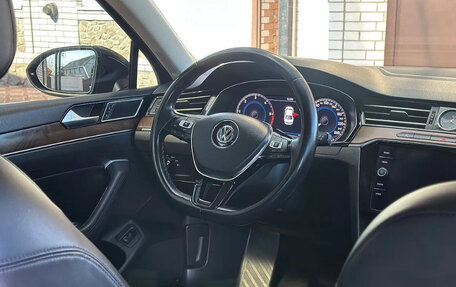 Volkswagen Passat B8 рестайлинг, 2018 год, 1 785 000 рублей, 5 фотография