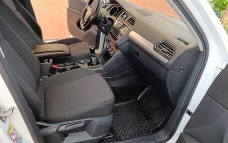 Volkswagen Tiguan II, 2018 год, 2 440 000 рублей, 8 фотография