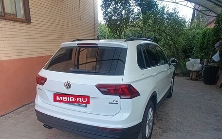 Volkswagen Tiguan II, 2018 год, 2 440 000 рублей, 2 фотография