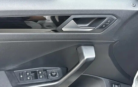 Volkswagen T-Roc I, 2022 год, 1 660 000 рублей, 8 фотография