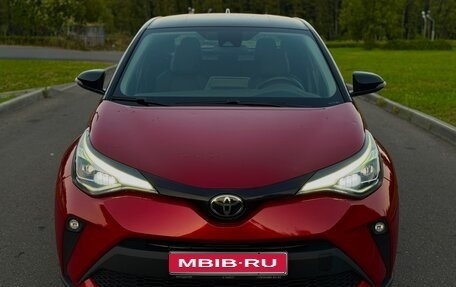 Toyota C-HR I рестайлинг, 2022 год, 2 700 000 рублей, 1 фотография
