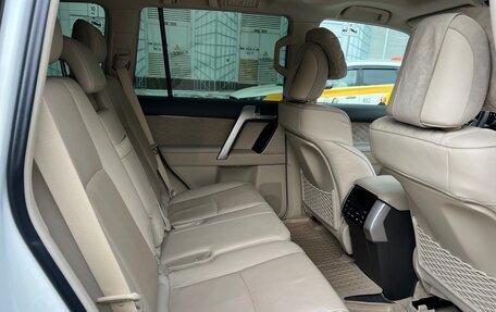 Toyota Land Cruiser Prado 150 рестайлинг 2, 2019 год, 5 600 000 рублей, 11 фотография