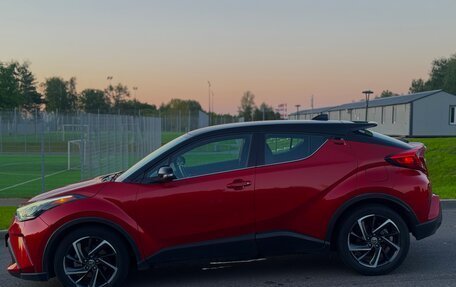 Toyota C-HR I рестайлинг, 2022 год, 2 700 000 рублей, 8 фотография