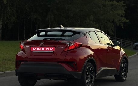 Toyota C-HR I рестайлинг, 2022 год, 2 700 000 рублей, 9 фотография