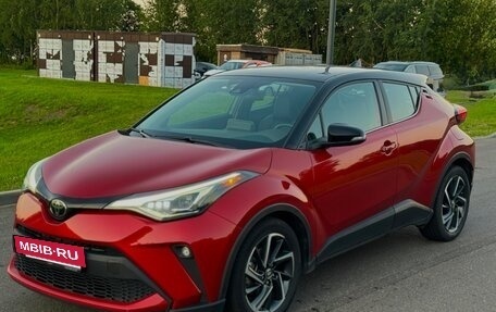 Toyota C-HR I рестайлинг, 2022 год, 2 700 000 рублей, 3 фотография