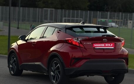 Toyota C-HR I рестайлинг, 2022 год, 2 700 000 рублей, 11 фотография