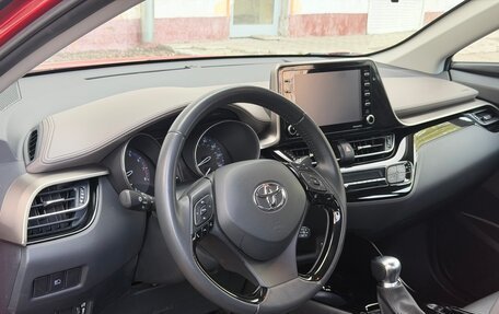 Toyota C-HR I рестайлинг, 2022 год, 2 700 000 рублей, 13 фотография
