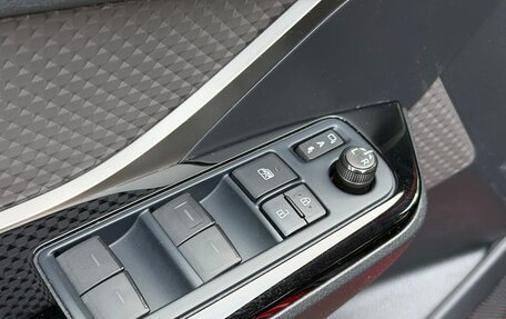 Toyota C-HR I рестайлинг, 2022 год, 2 700 000 рублей, 16 фотография
