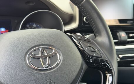 Toyota C-HR I рестайлинг, 2022 год, 2 700 000 рублей, 19 фотография