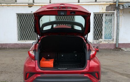 Toyota C-HR I рестайлинг, 2022 год, 2 700 000 рублей, 26 фотография