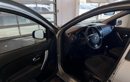 Renault Logan II, 2017 год, 595 000 рублей, 21 фотография