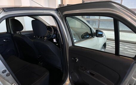 Renault Logan II, 2017 год, 595 000 рублей, 26 фотография