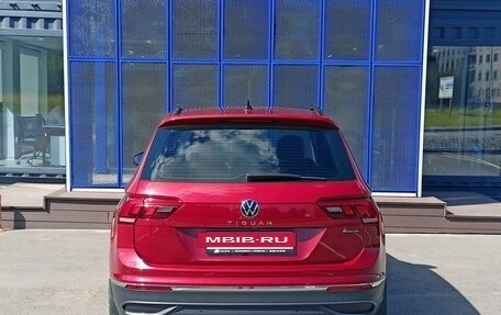 Volkswagen Tiguan II, 2021 год, 3 249 000 рублей, 6 фотография